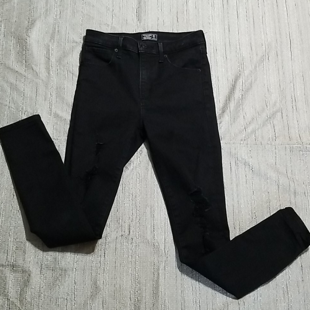 Abercrombie & Fitch black jeans.